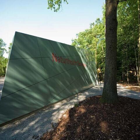 Seitenansicht / Bühnenzufahrt